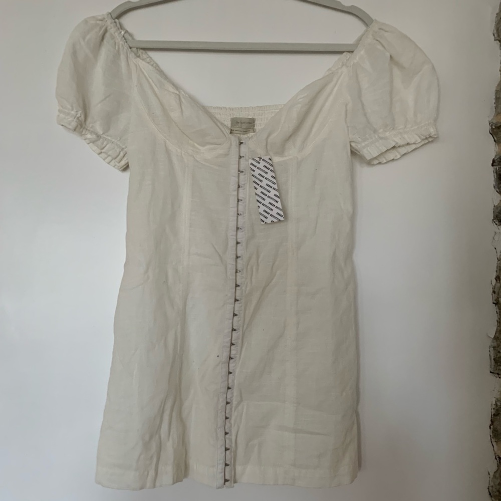 URBAN OUTFITTERS WHITE BUTTON UP WITH PUFF SLEEVES NEW WITH TAGS